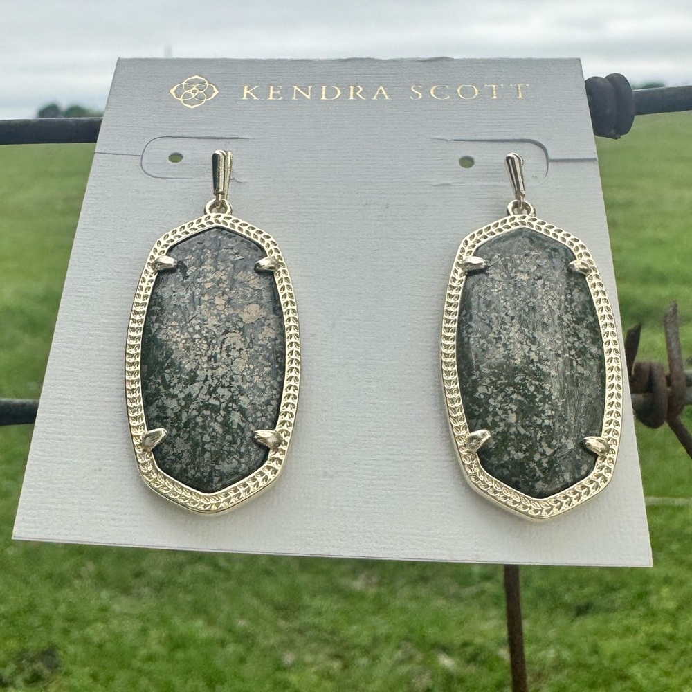 Kendra Scott Elle Earrings in Pyrite and Gold - Picture 6 of 7
